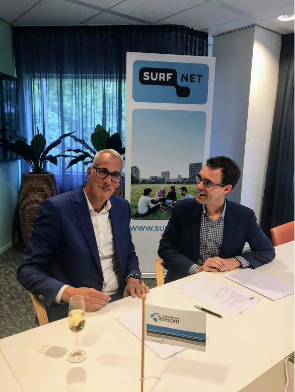 Ondertekening contract SURFnet.PNG